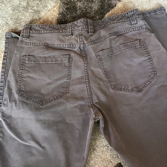 Izod Straight Fit 33 x 32 Dress Pants/Jeans - Picture 4 of 6